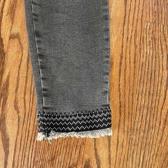 MAVI Gray Jeans 29x27. Embroidered ankles. - Picture 6 of 9